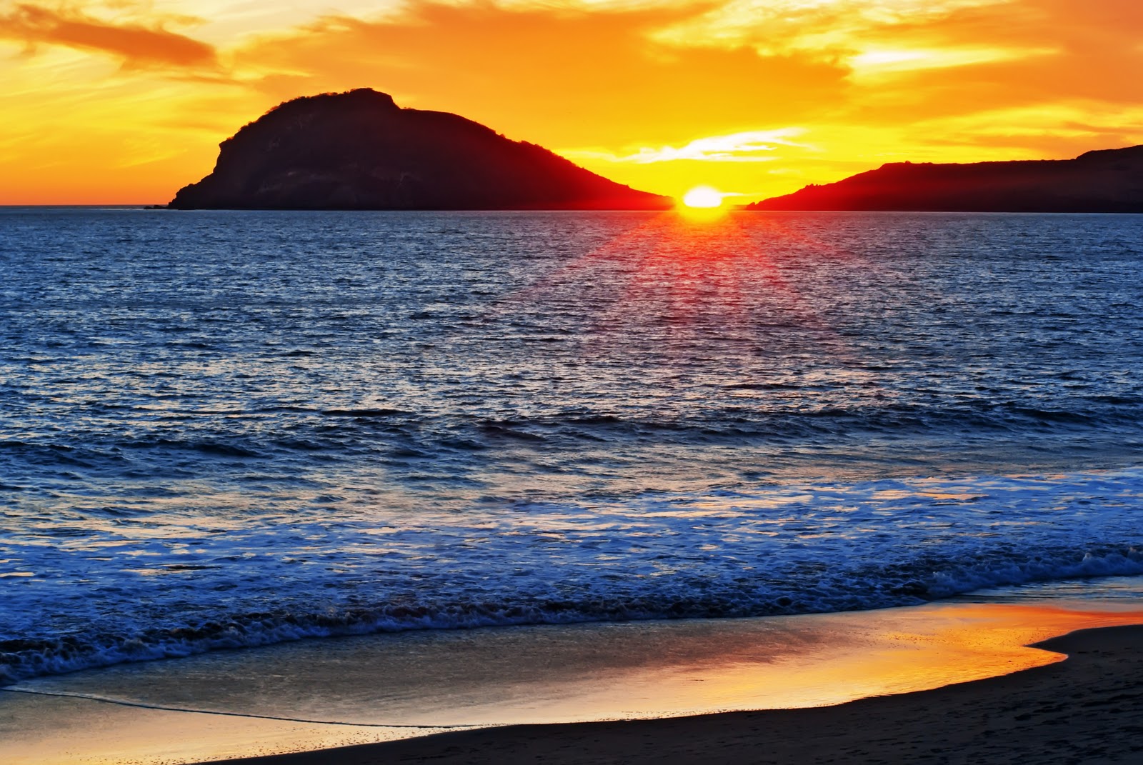 La mejor playa en El Salvador para ver la puesta de sol y hacer surf-1