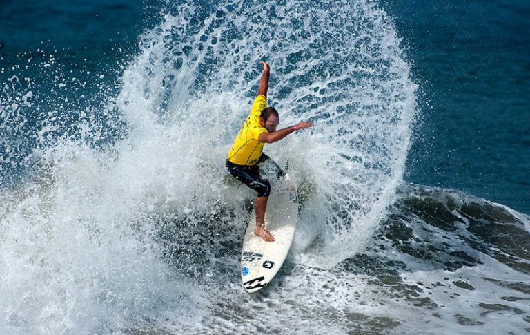 Surf y acampada en las playas de El Salvador durante la competencia-1