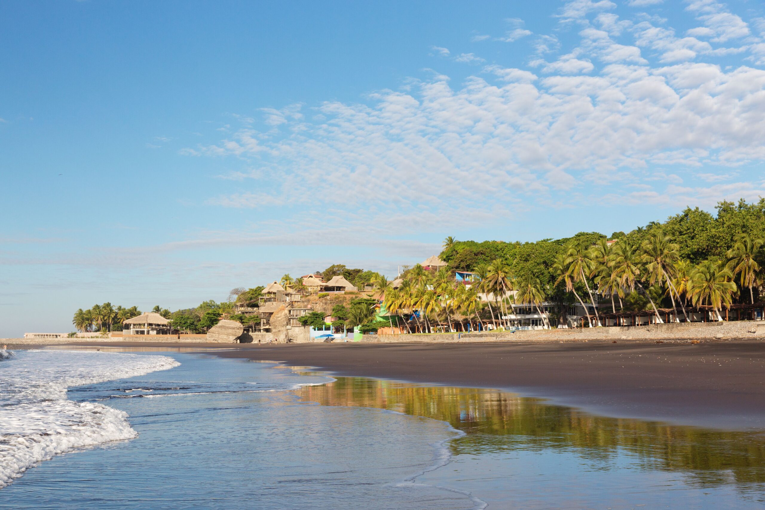 Playas tranquilas en El Salvador para surfear sin multitudes-1