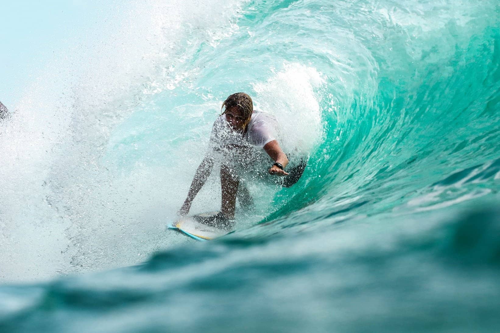 Seguridad en playas salvadoreñas para surfistas extranjeros: experiencia confiable y emocionante-1